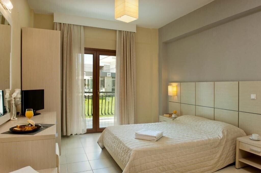 Территория Aristotelis Hotel 2*