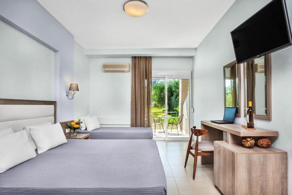 Вид Iris Hotel Siviri 3*