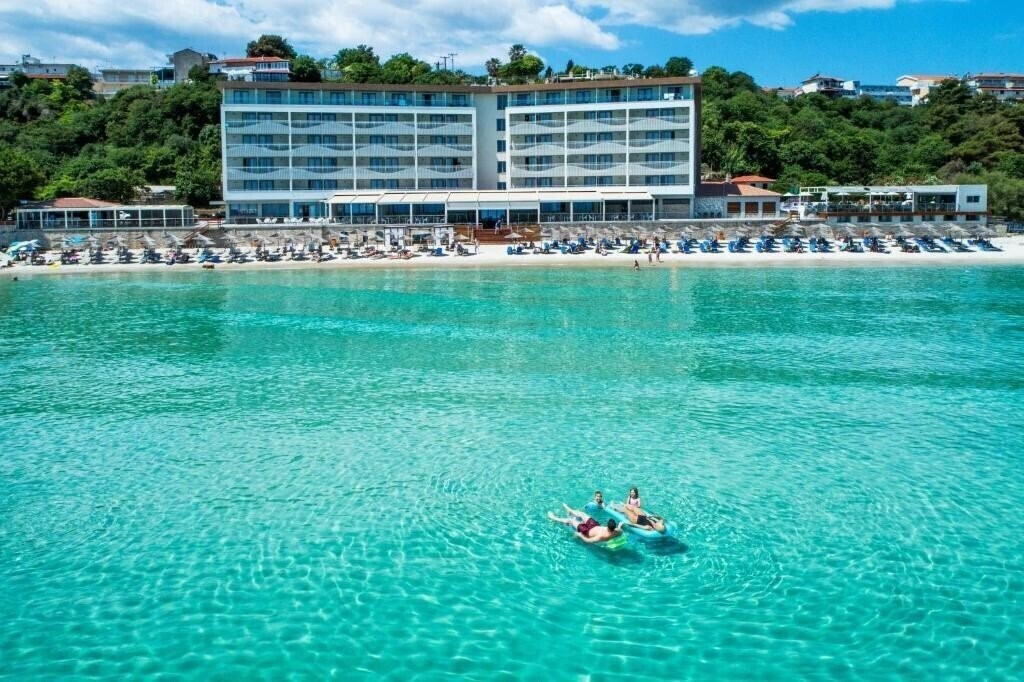 Отель Ammon Zeus Luxury Beach Hotel 4*