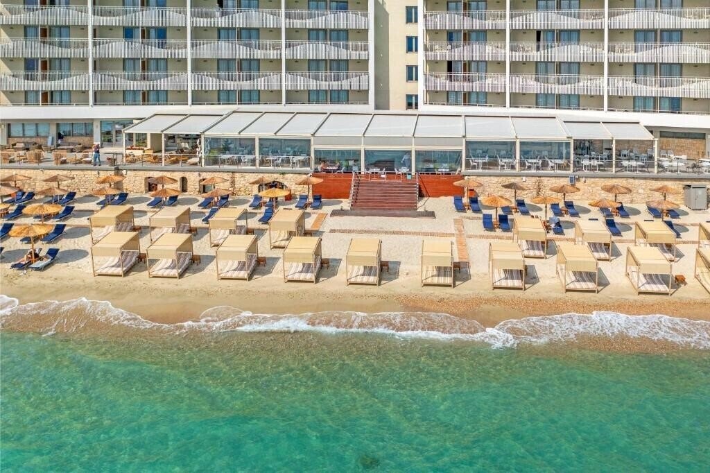 Территория Ammon Zeus Luxury Beach Hotel 4*