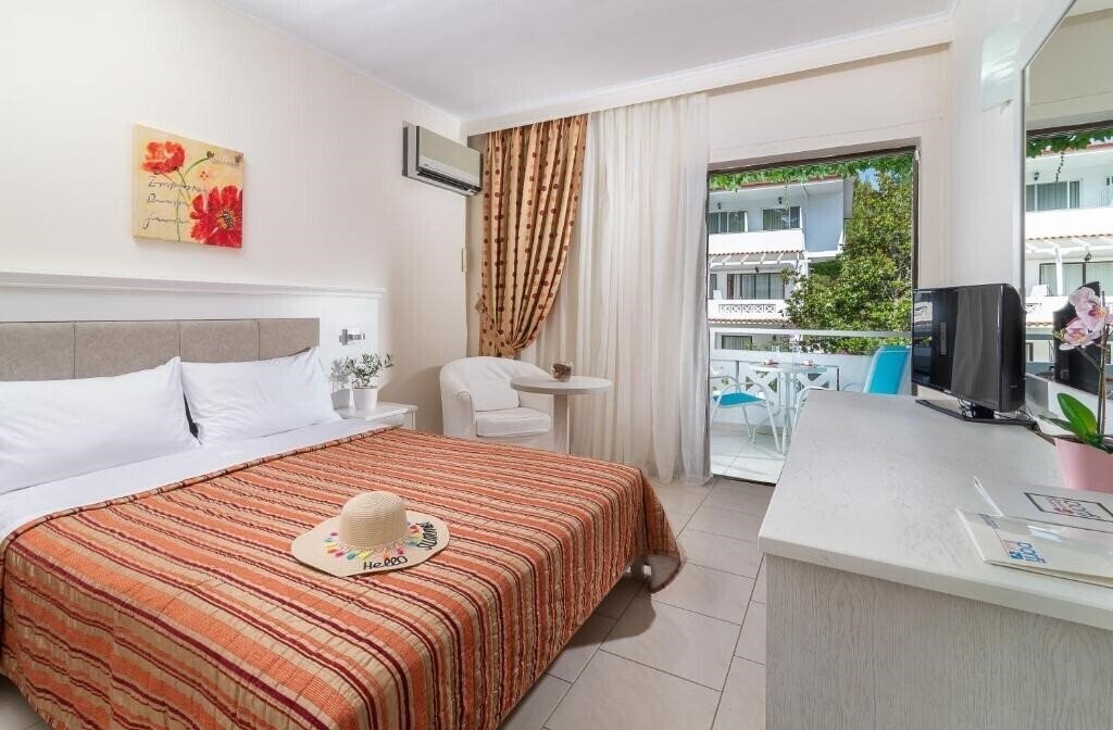 Картинка Porfi Beach 3*