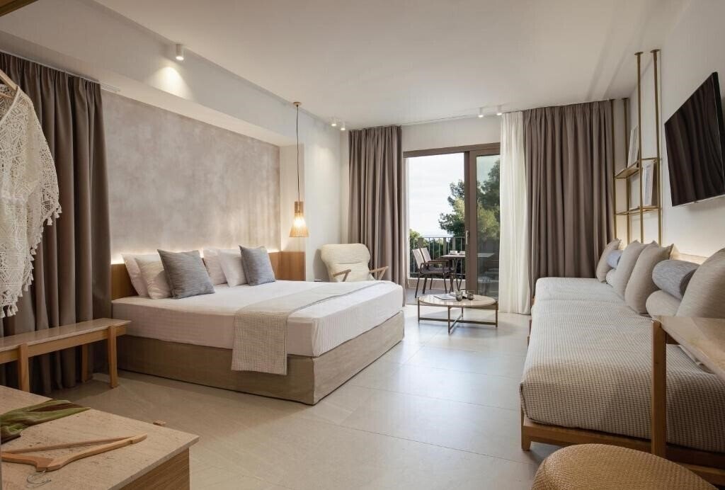 Фото Philoxenia Hotel 4*