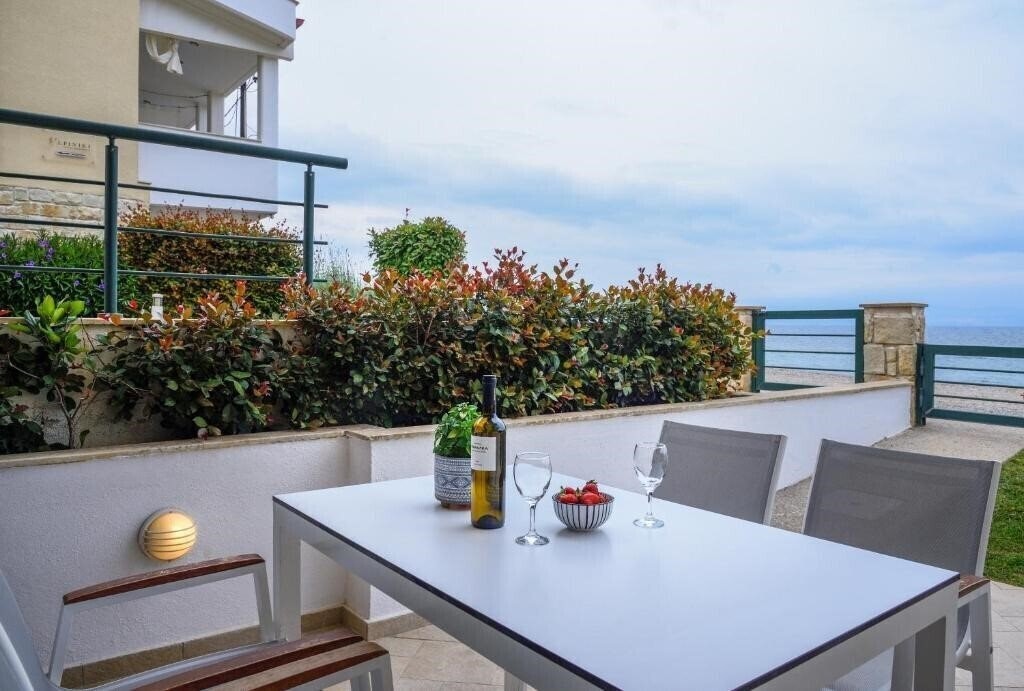 Панорама Elpiniki Luxury Apartments 3*