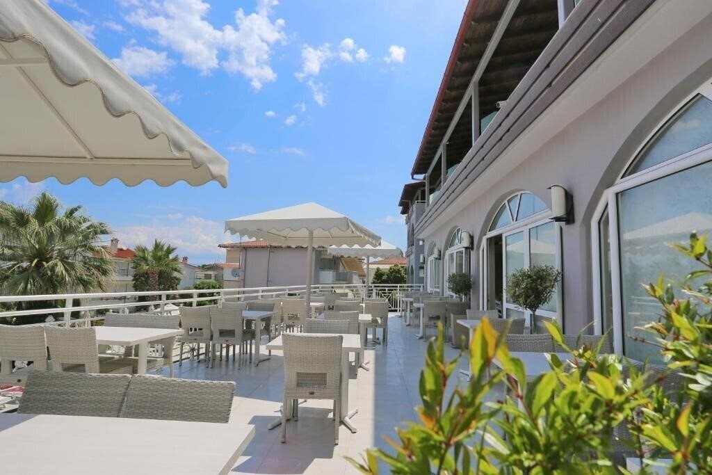 Апартаменты Tropical Hotel Hanioti 4*