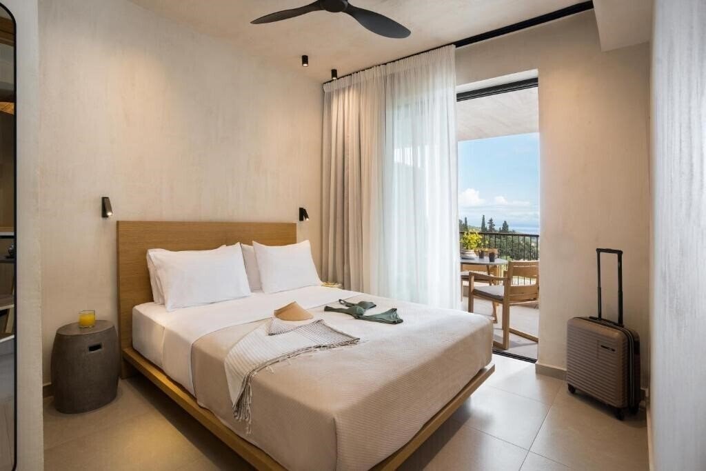 Фотографія Pnoes Luxury Suites 4*