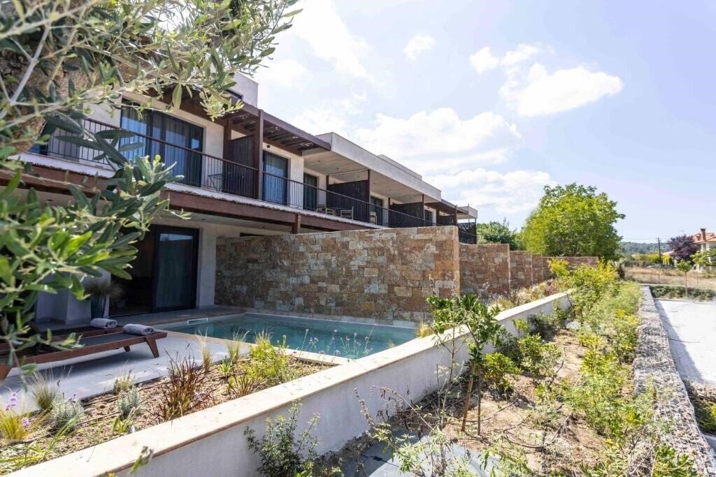 Апартаменти Pnoes Luxury Suites 4*