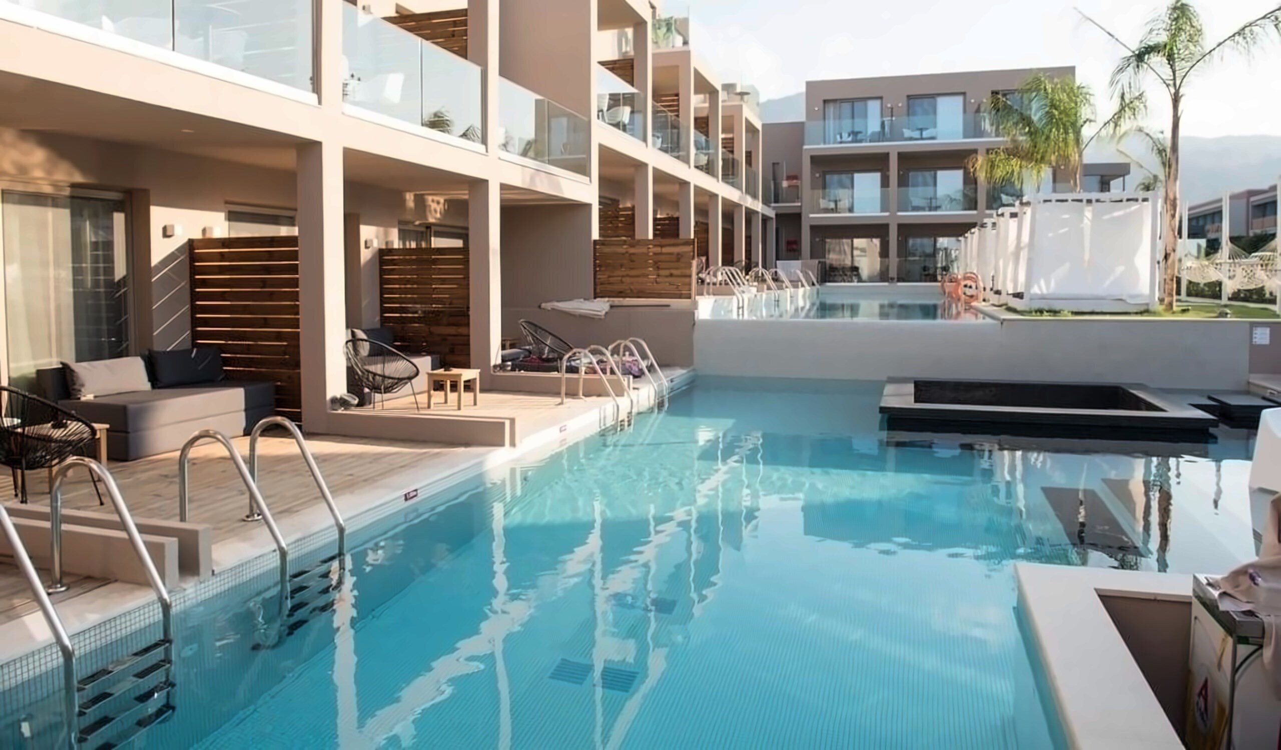 Апартаменти Epos Luxury Hotel 5*