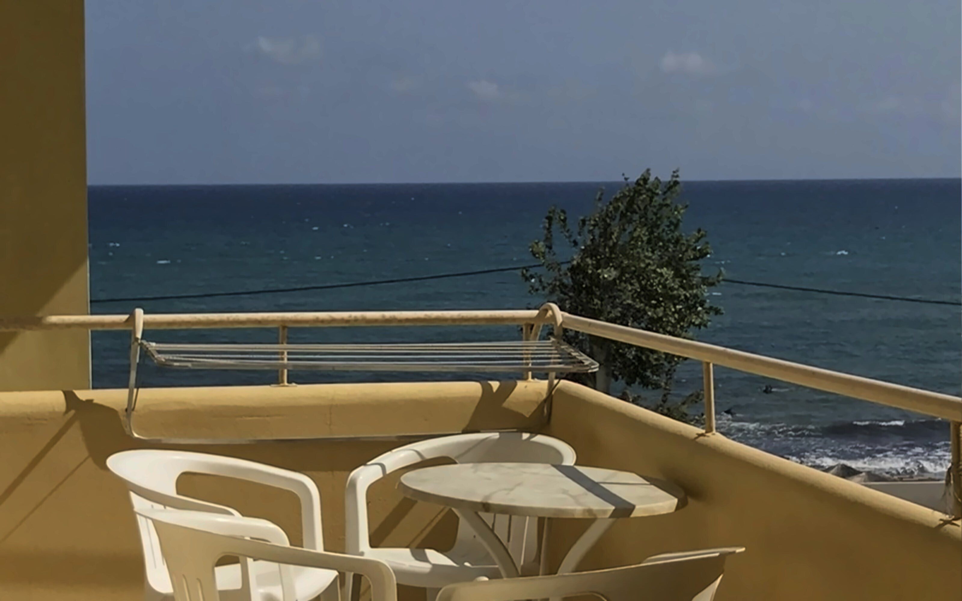 Территория Montreal Hotel 3*