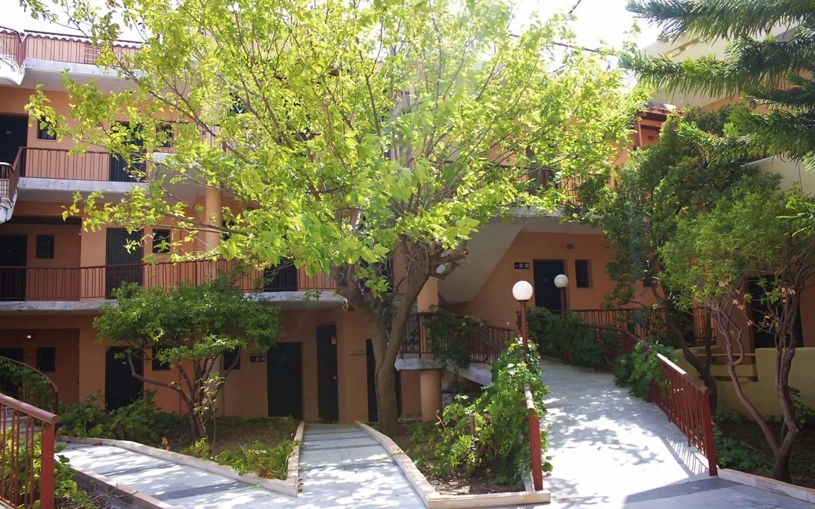 Апартаменты Montreal Hotel 3*