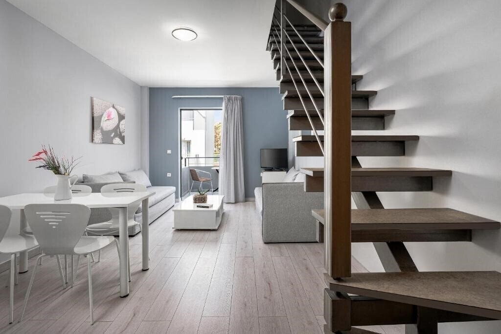 Апартаменти Sunrise Village 3*