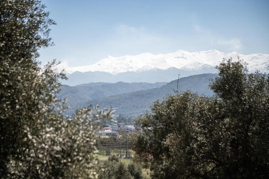 Панорама Vilia House On The Hill 4*