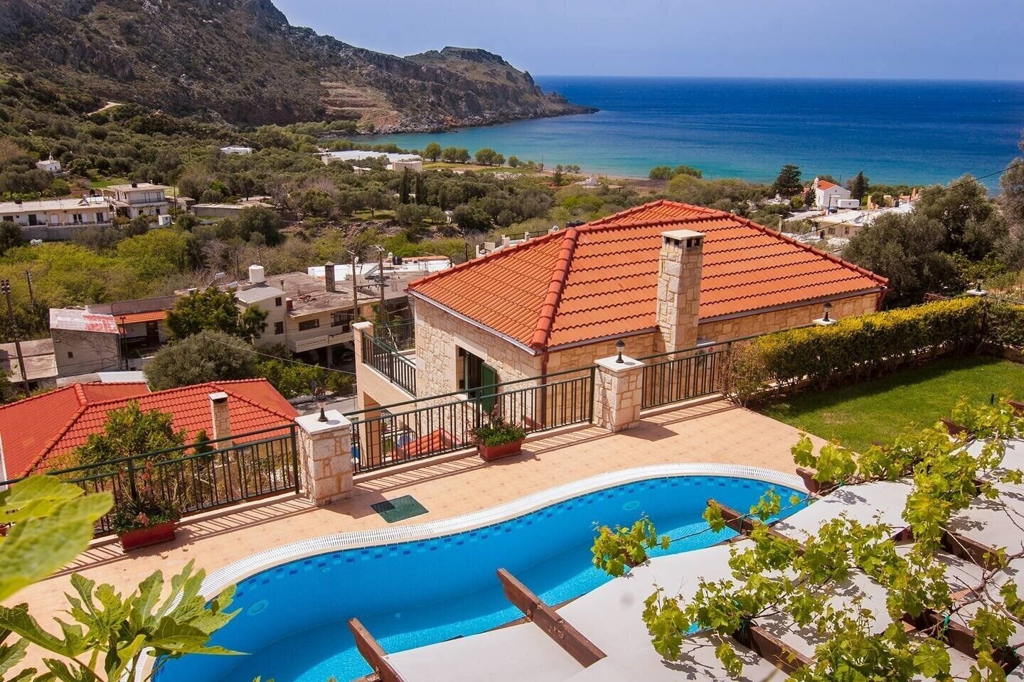 Панорама Antonia Villa 4*