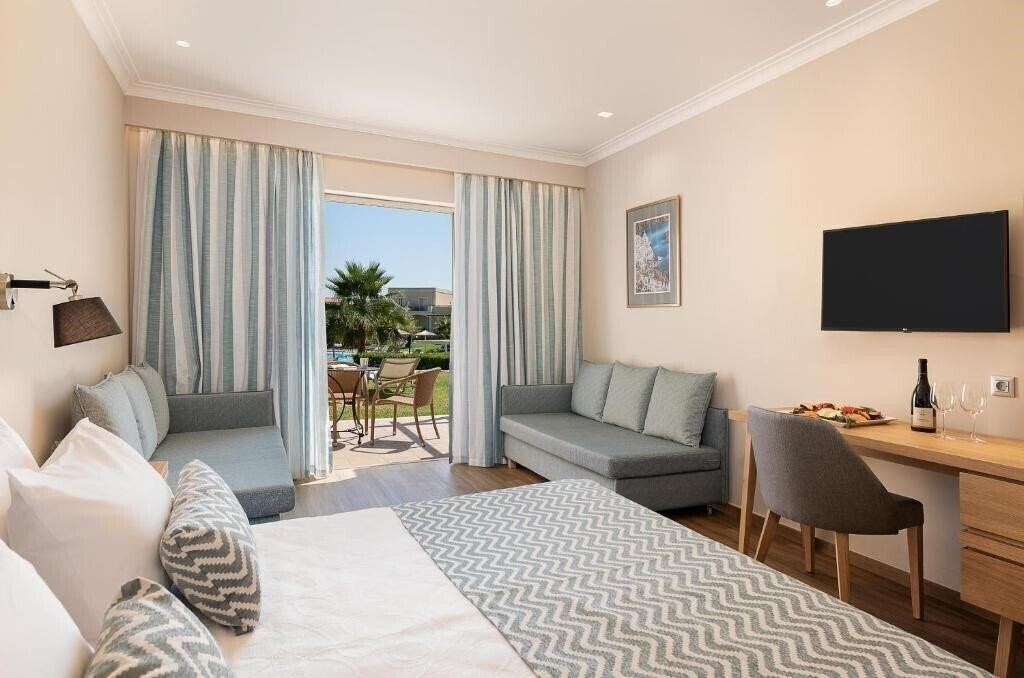 Фото Pilot Beach Resort 5*
