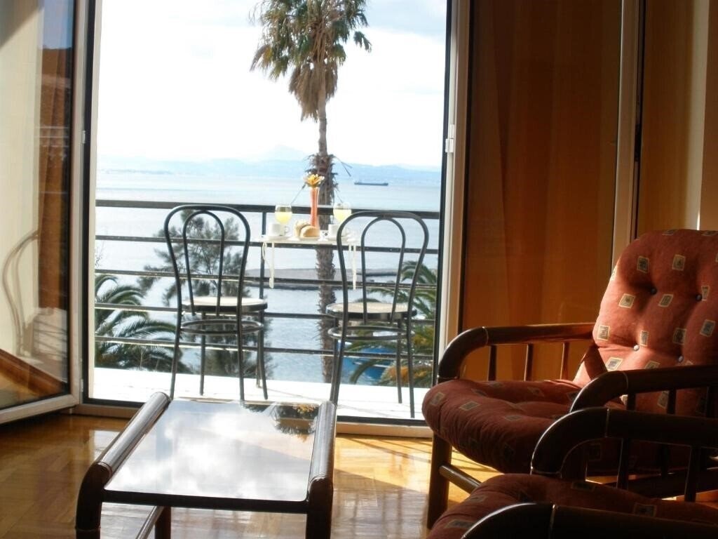 Территория Akti Hotel Loutraki 2*