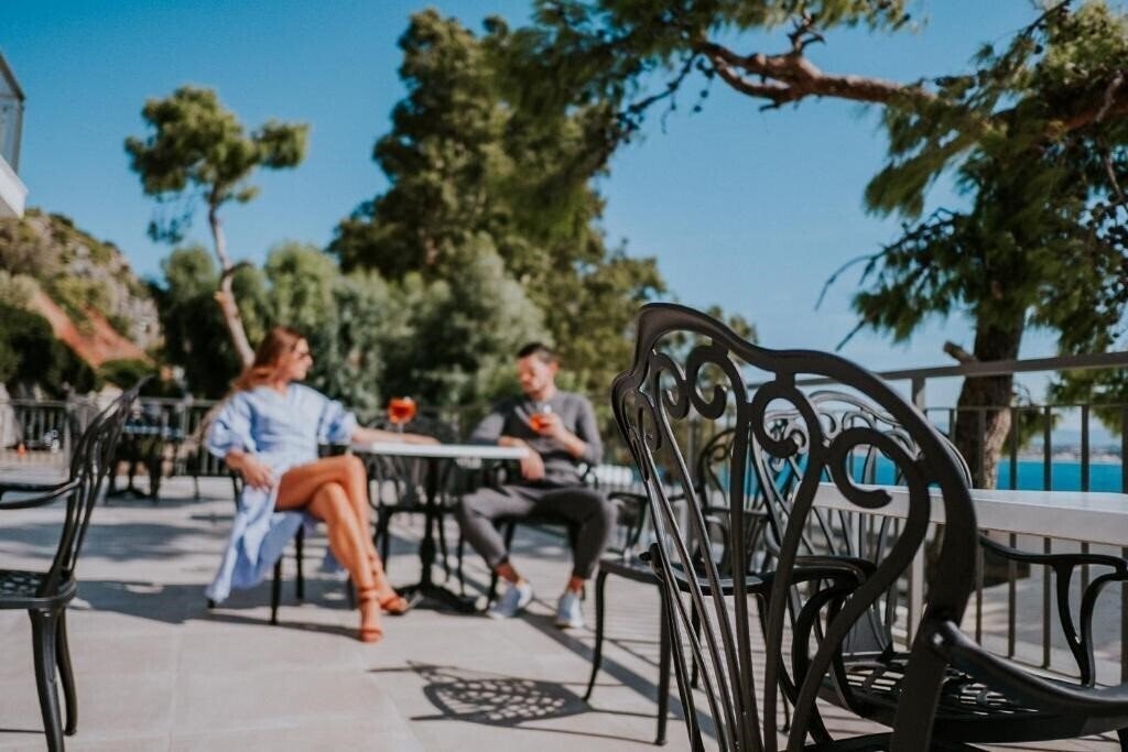 Территория Pefkaki Boutique Hotel Loutraki 4*