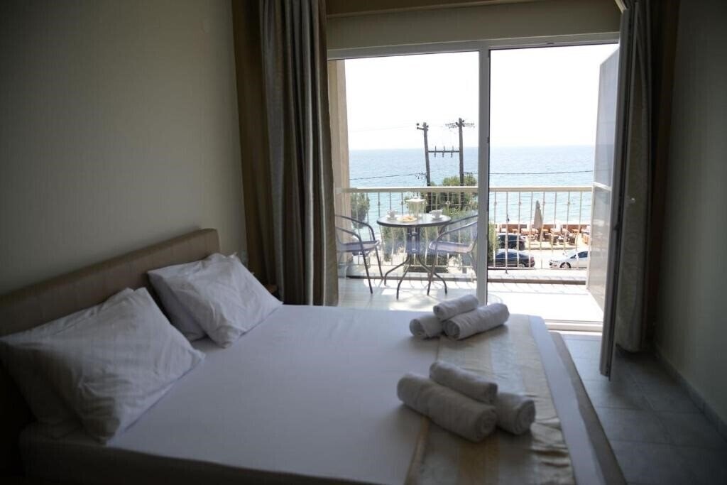 Фото Crown Hotel 3*