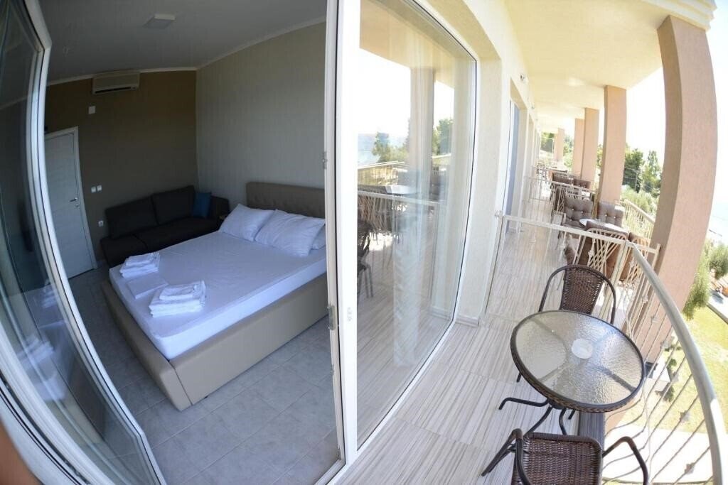 Вид Crown Hotel 3*