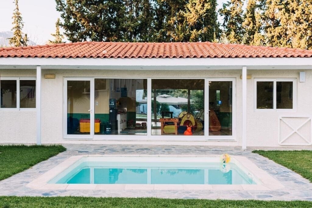 Апартаменты Brown Beach Evia Island (ex. Grand Blue Hotel Eretria, Brown Beach Eretria) 4*