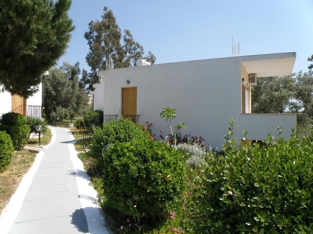 Панорама Petit Village Hotel 3*