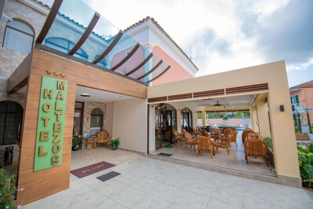 Территория Maltezos Hotel 2*