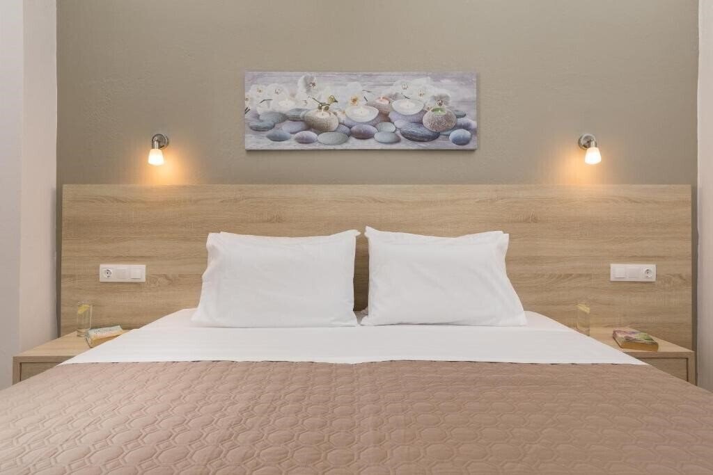 Территория Lefkimi Hotel 2*