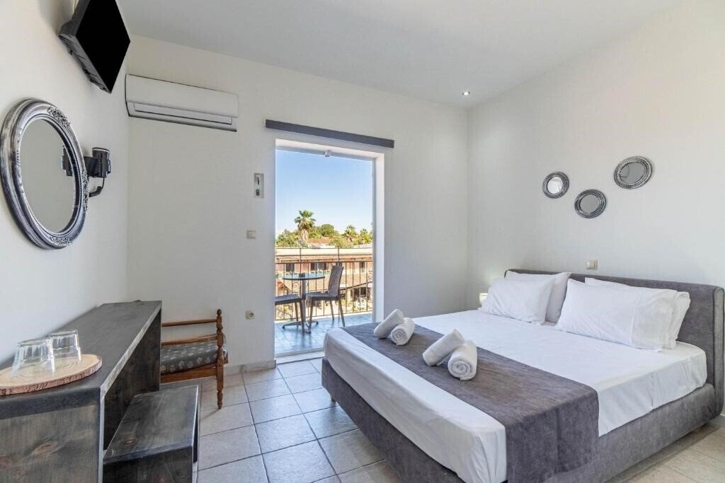 Готель Angela Apartments 3*