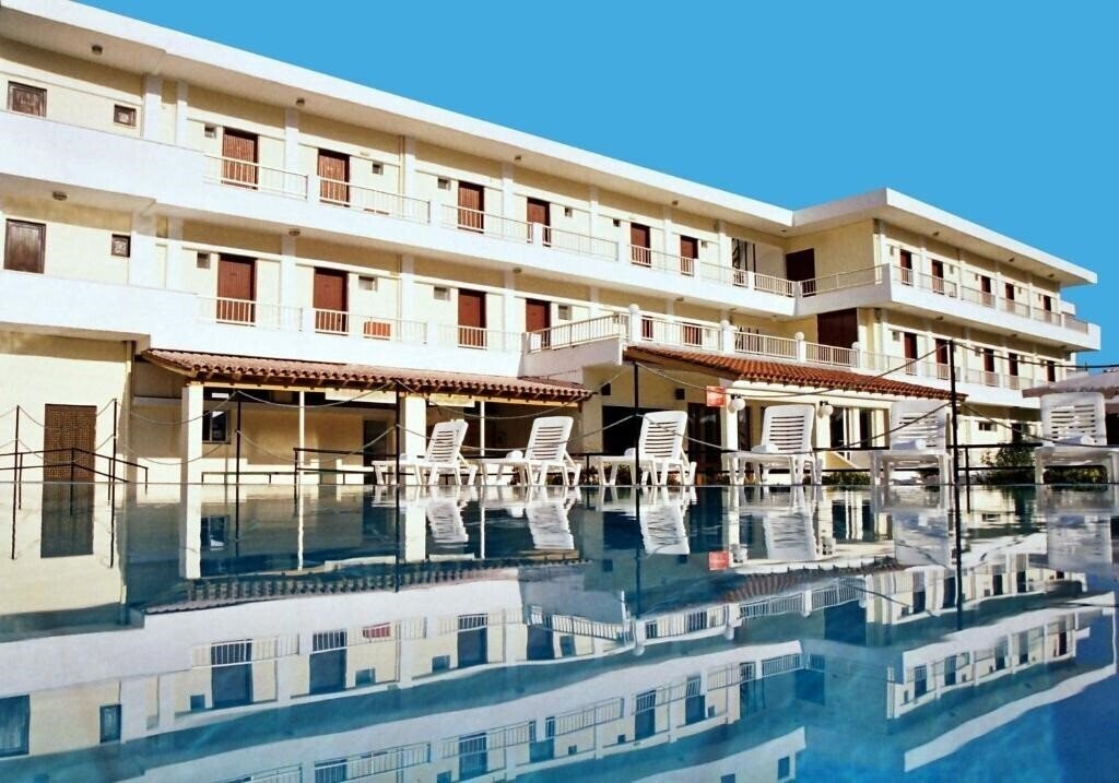 Апартаменти Prassino Nissi Hotel 2*
