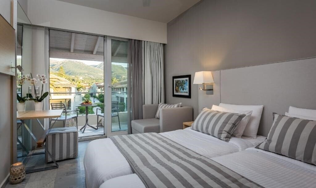 Апартаменти Acharavi Beach Hotel 4*