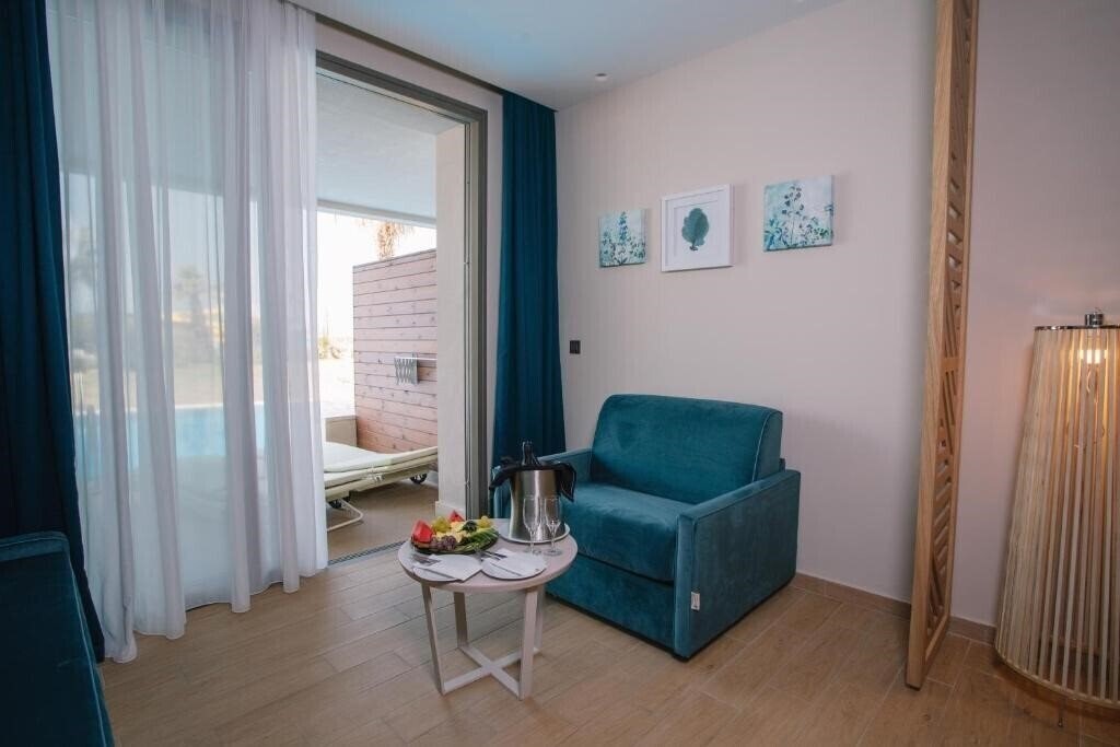 Панорама Almyros Natura 4*