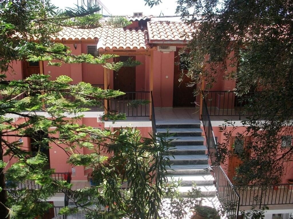 Апартаменты Aronis Apartments апартаменты