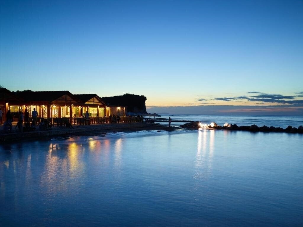 Територія Roda Beach Resort & SPA 5*