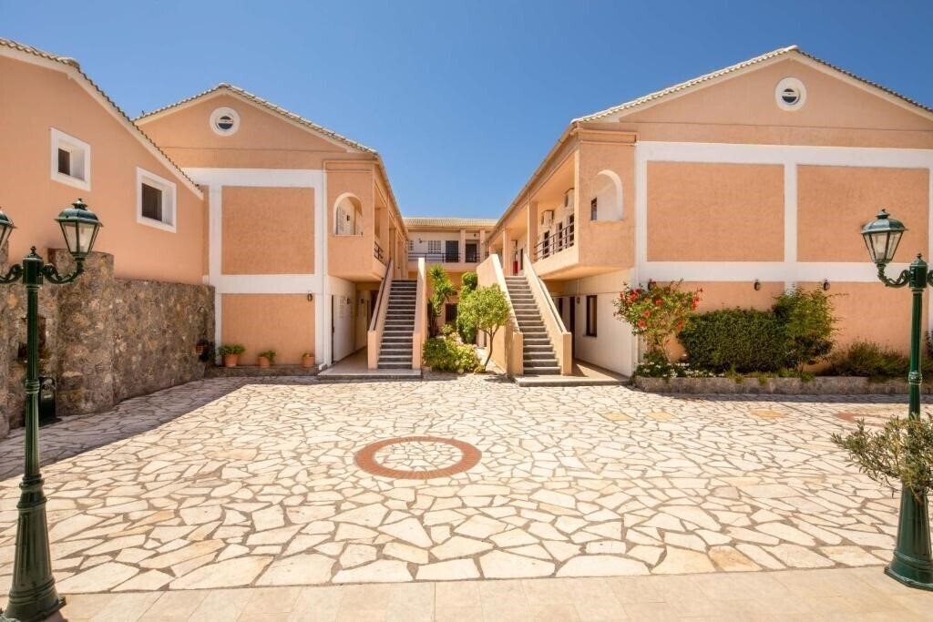 Апартаменти Rossis Hotel 2*