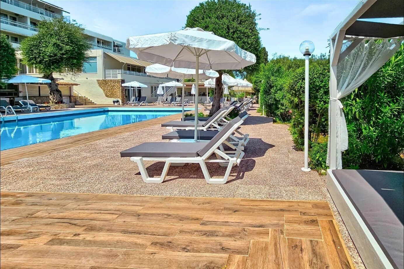 Территория Golden Alexandros Hotel 4*