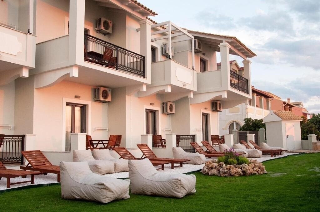 Вид Cressida Seaside Apartments 4*