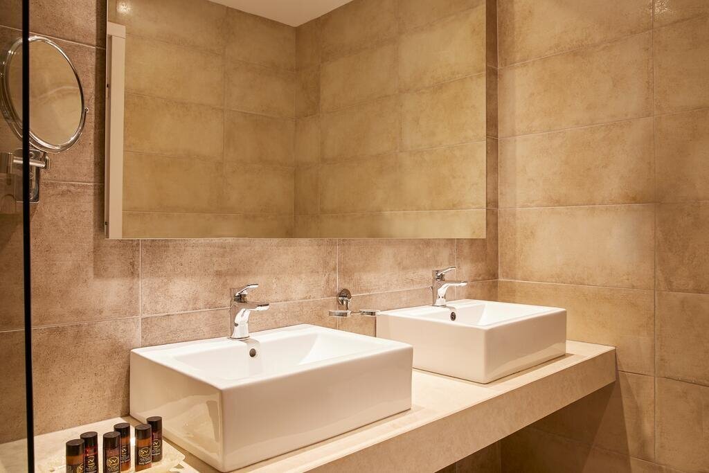 Вид Delfinia Hotel 4*