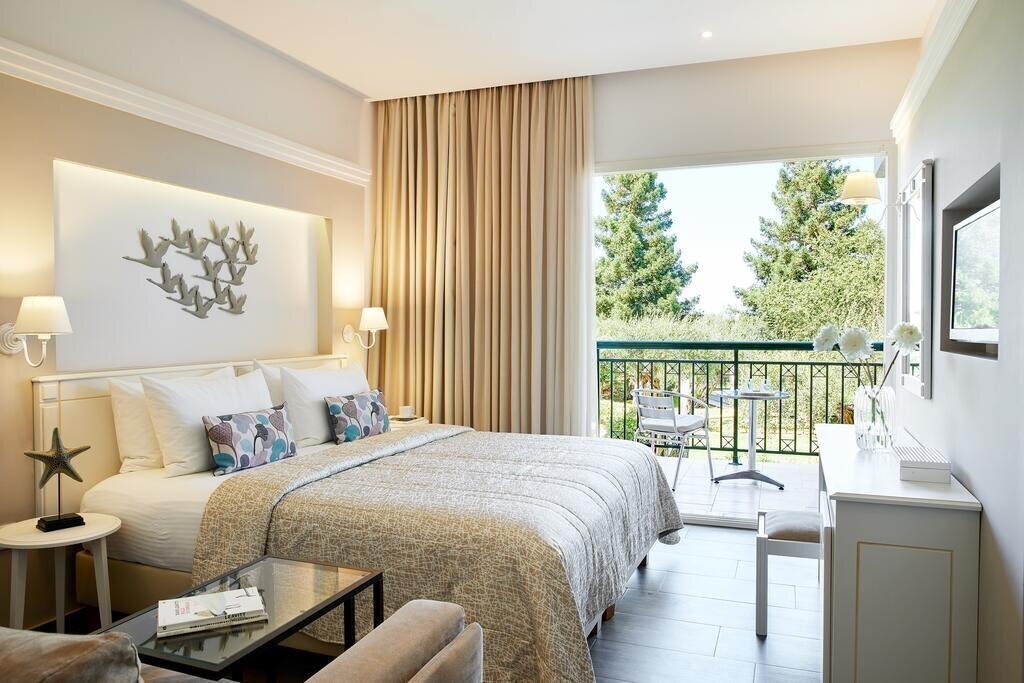 Територія Delfinia Hotel 4*