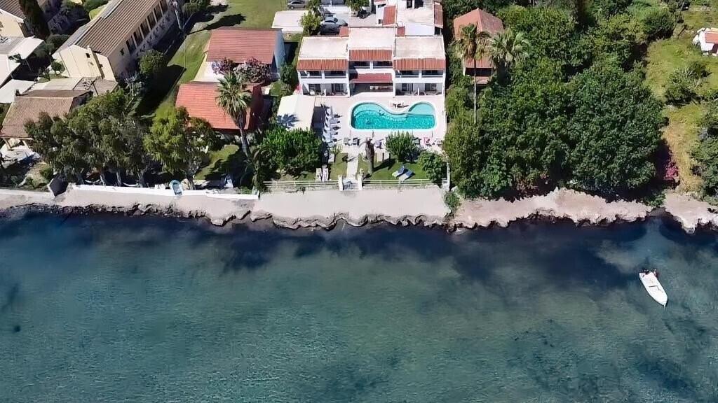 Территория Sirocco Hotel 2*