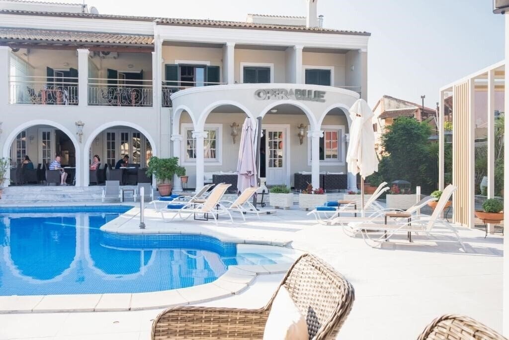 Апартаменты Across Opera Blue 4*