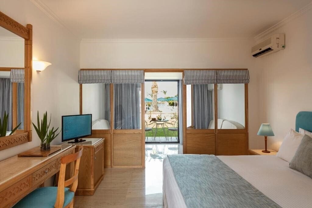 Вид Mitsis Ramira Beach Resort 5*