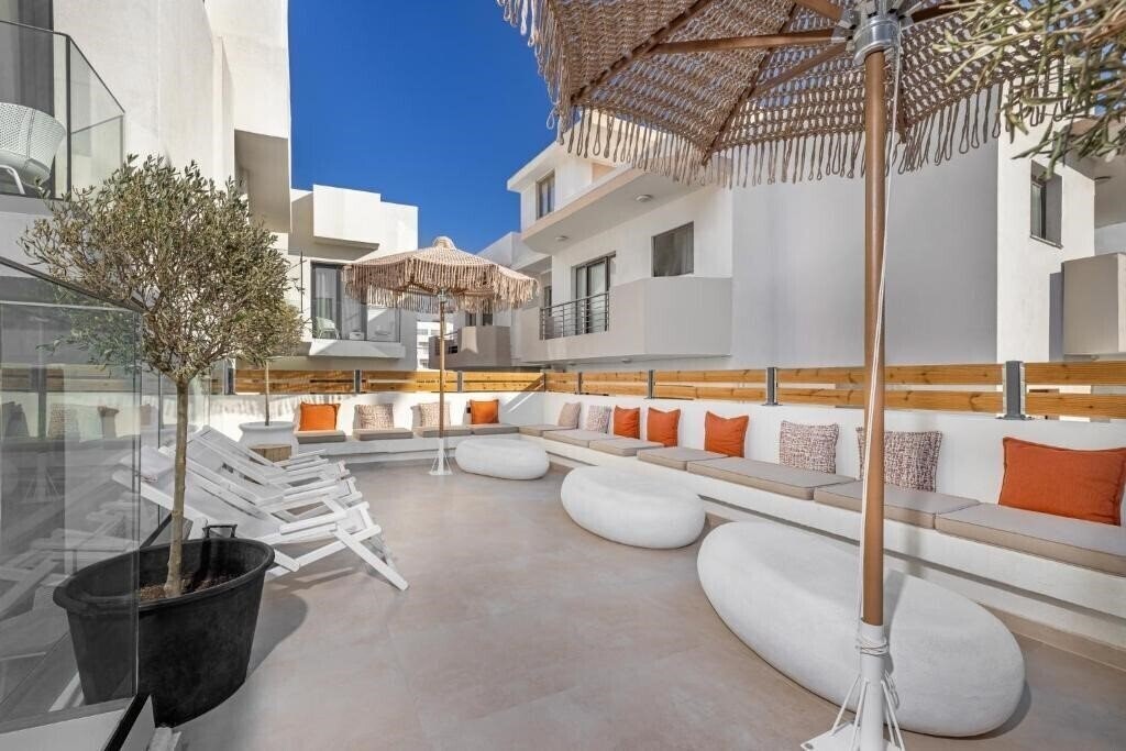 Апартаменти Cabana White Boutique 5*