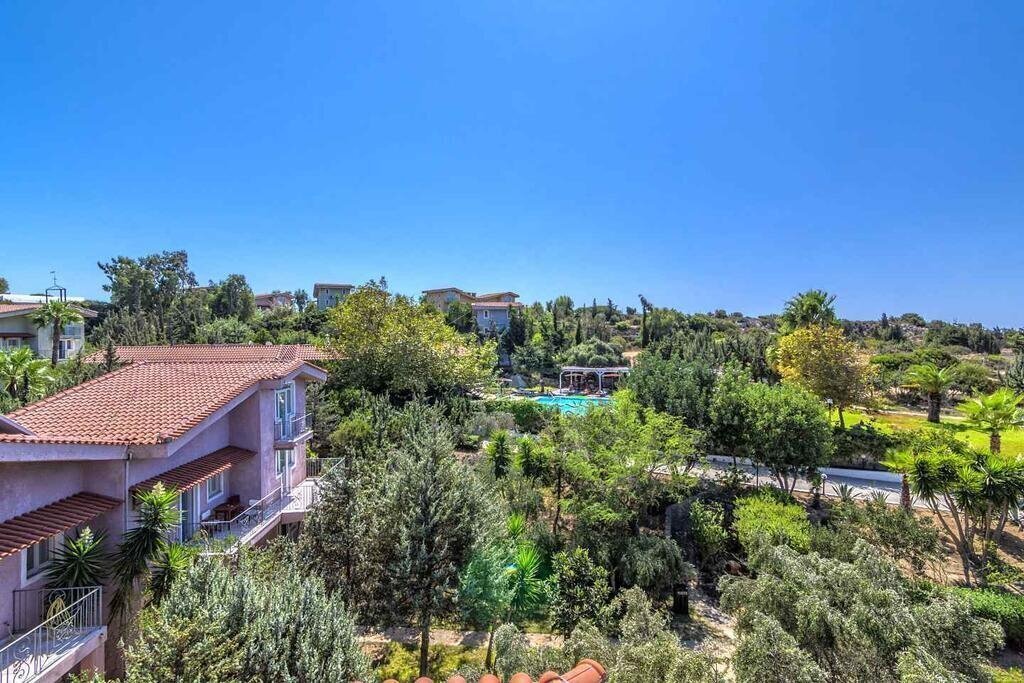 Апартаменты The Small Village 3*