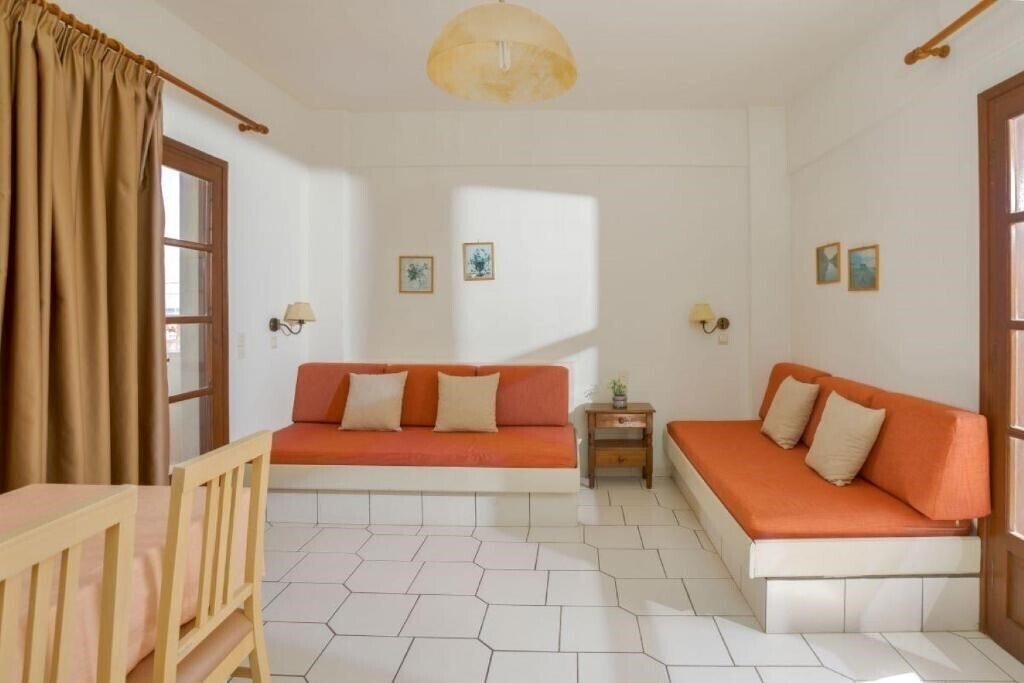 Панорама John Mary Apartments 2*