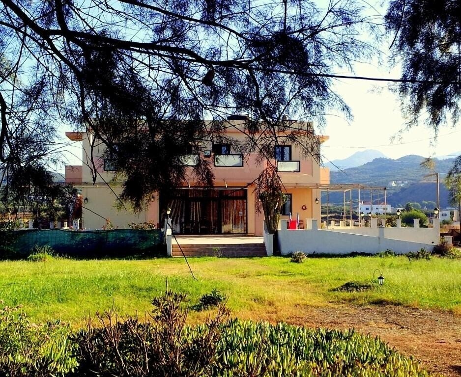 Территория Gyrogiali Apartments 3*