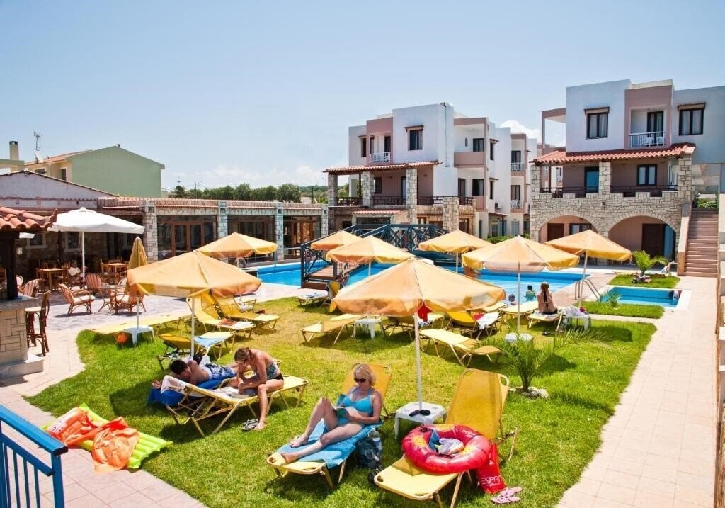 Апартаменти Ekavi Hotel 3*