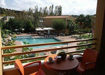 Территория Golden Sand Hotel 3*