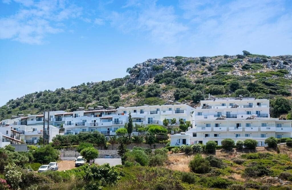 Фото Semiramis Village Hotel 4*
