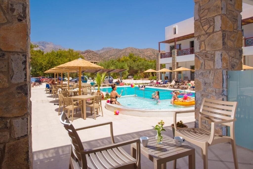 Фотографія South Coast 3*