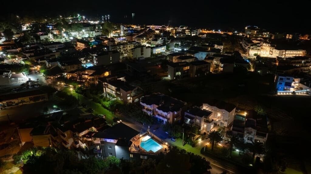 Вид Labyrinth Hotel 2*