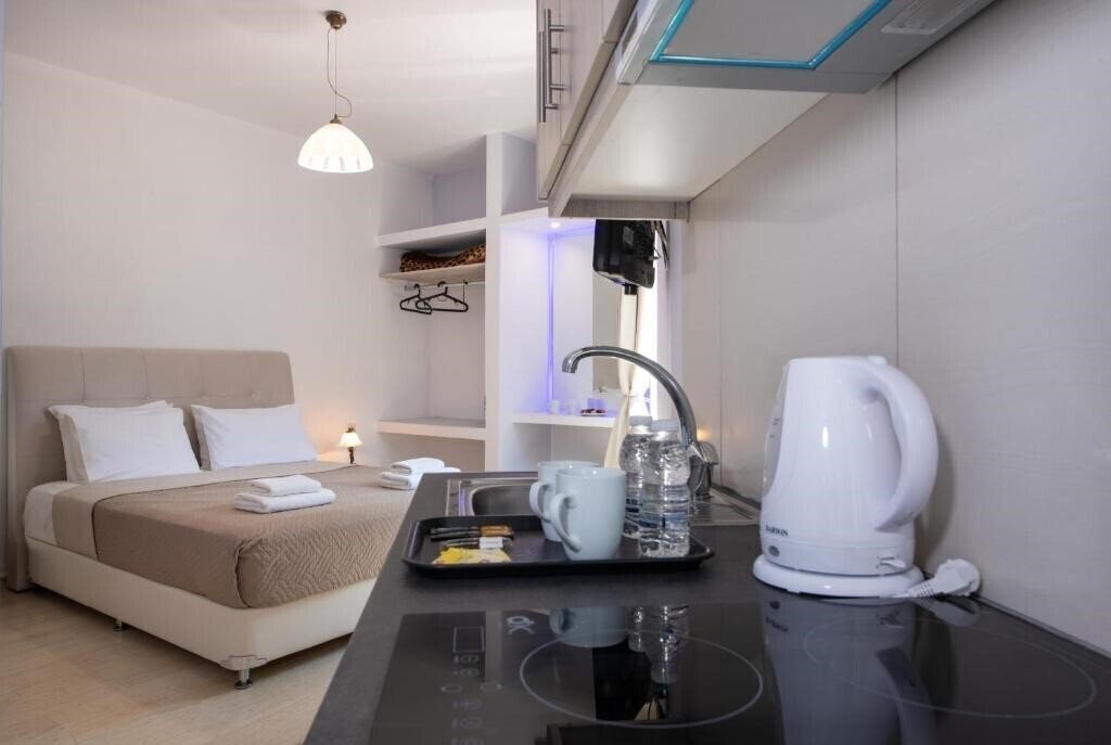 Территория Labyrinth Hotel 2*