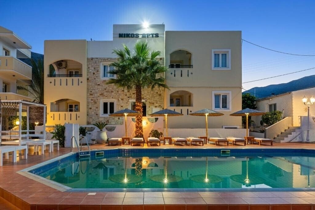 Готель Nikos Apartments 3*